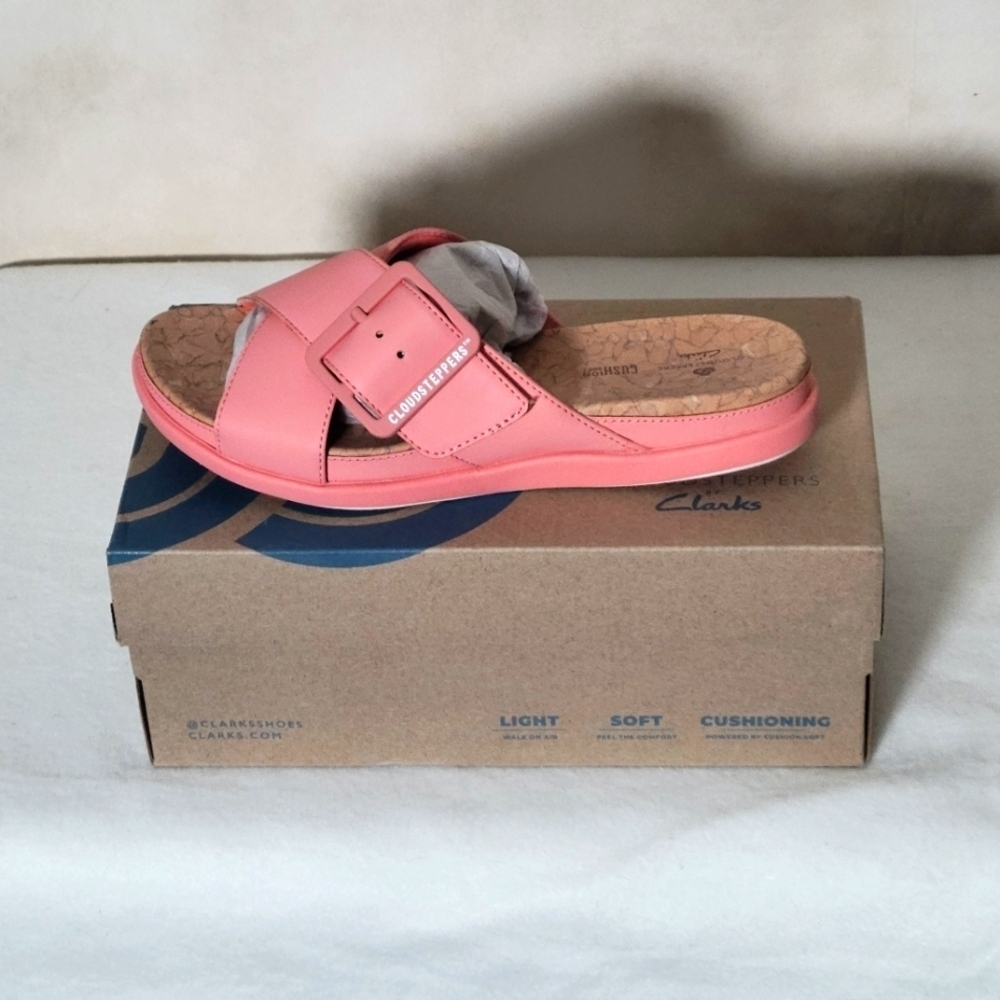 Clarks Sandals Cloud Steppers Buckle in Coral Size 6W